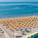 公寓 Sunny Beachside In *