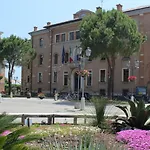 Sunny Beachside In Apartment *